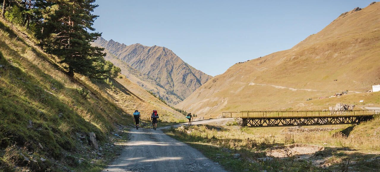 tusheti hiking omalo to dartlo bridge