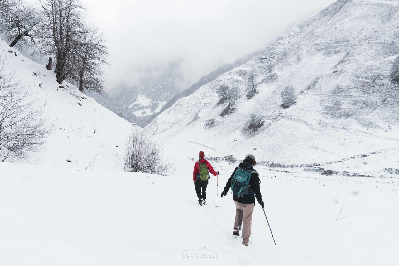 valley hiking near gudauri kvesheti georgia winter trails snowshoes camp caucasus (5)