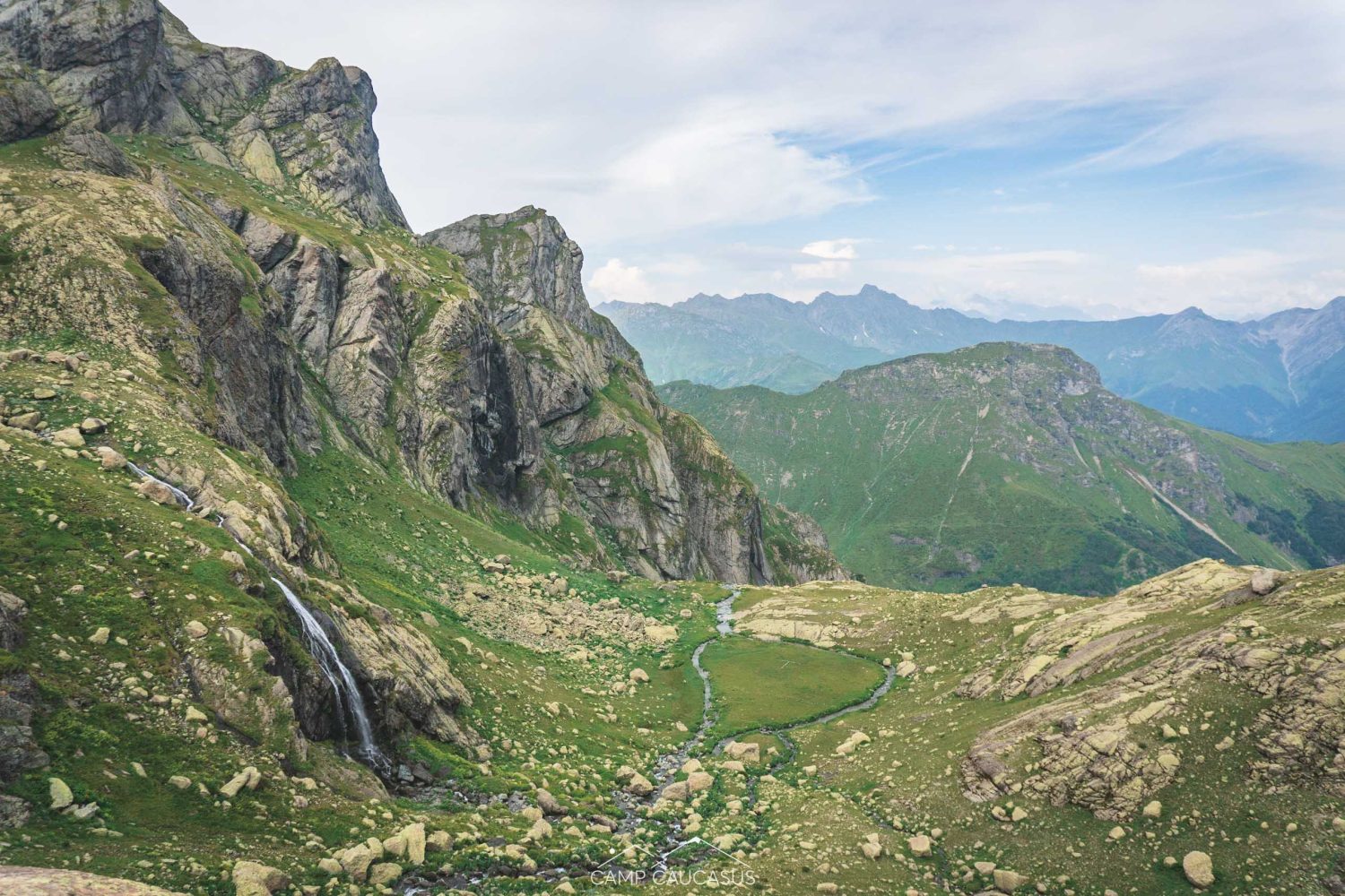 High-altitude lake views from the Tobavarchkhili hiking path