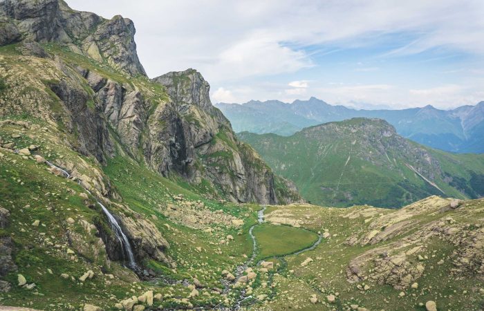 High-altitude lake views from the Tobavarchkhili hiking path